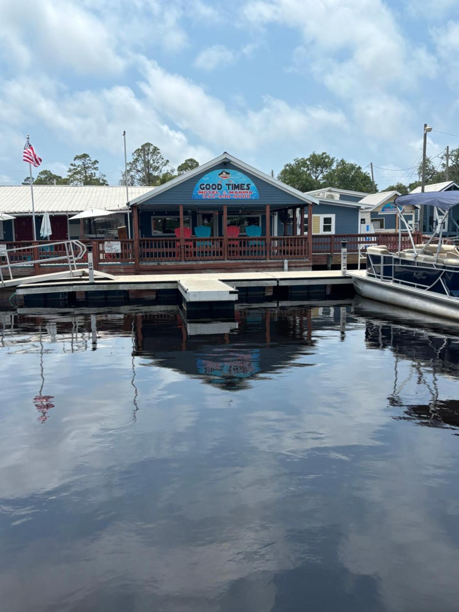 Good Times Motel And Marina Steinhatchee Bagian luar foto
