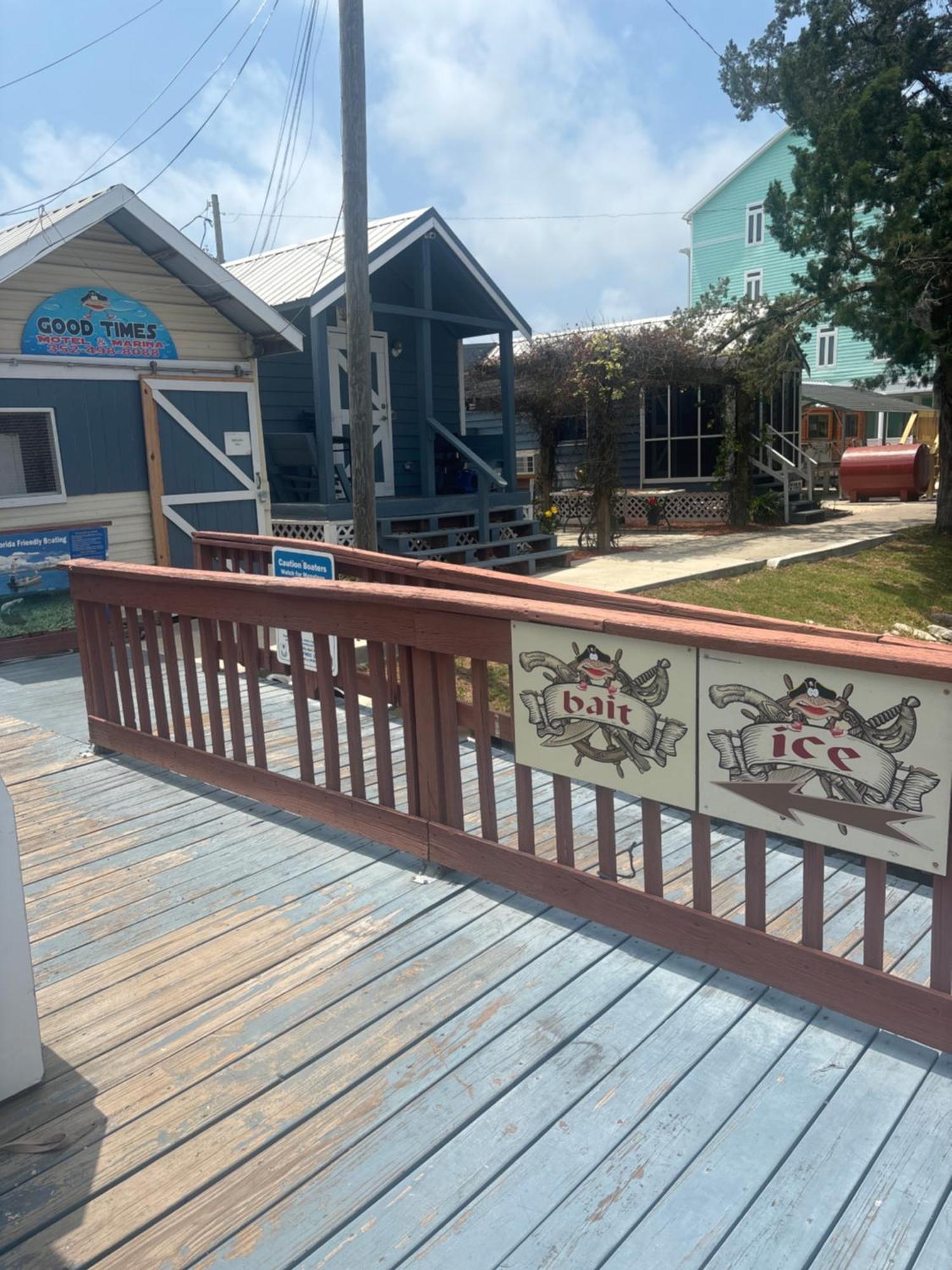 Good Times Motel And Marina Steinhatchee Bagian luar foto